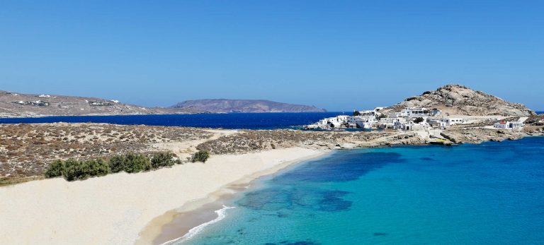 <strong>La plage de sable fin d'Agia ana</strong>