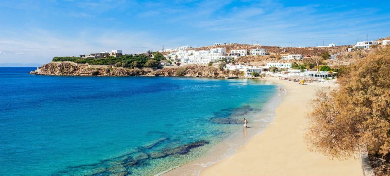 <strong>La plage de sable fin d'Agios Stefanos</strong>