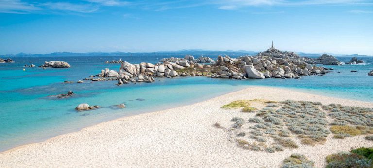 Cala Acciarino, plage aux eaux transparentes