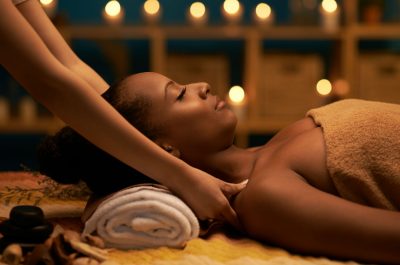 Séance de massage en Crète