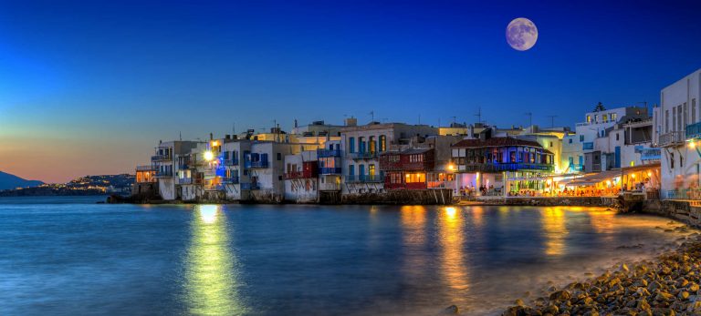 <strong>Début de soirée à la <em>Petite Venise</em> de Mykonos</strong>