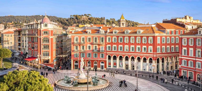 <strong>La Place Massena</strong>