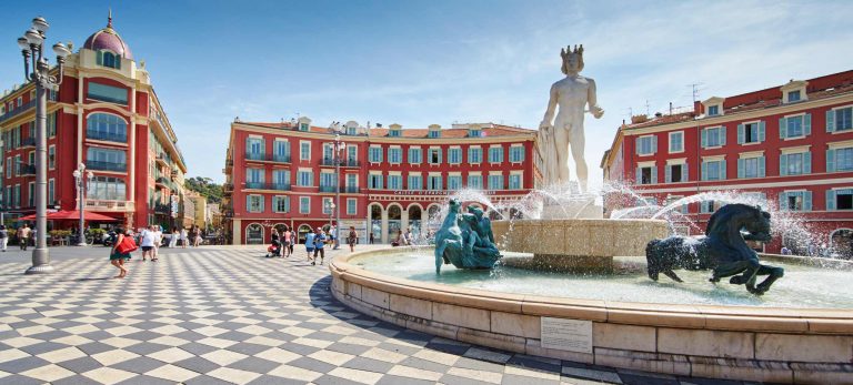 <strong>La Place Massena</strong>