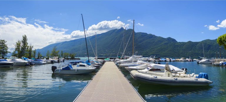 <strong>Vue sur le Mont-Revard depuis le port</strong>